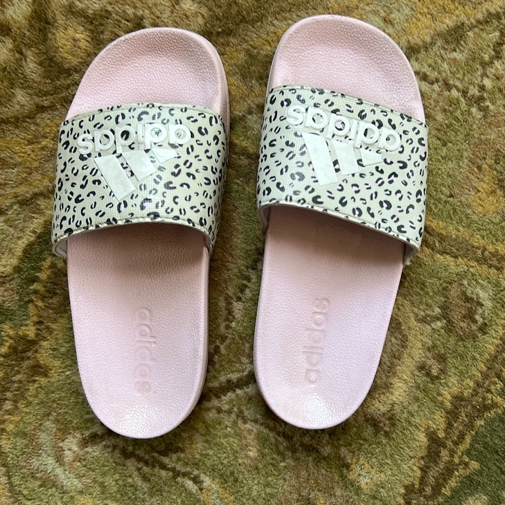 Adidas slides ☀️